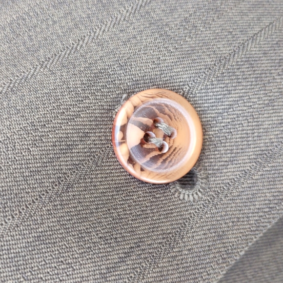 Bonelli Men's (3) Button Lux Blazer. - Picture 12 of 17